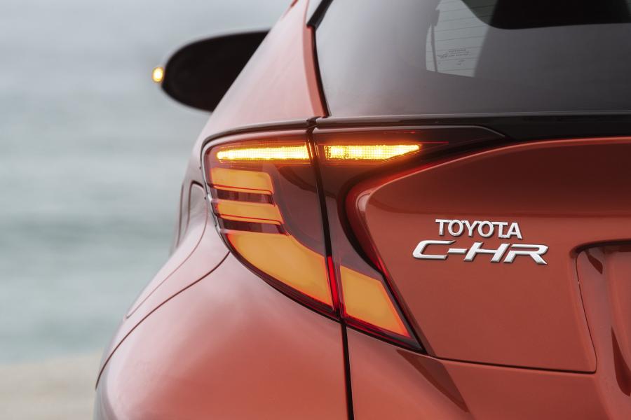 Детали экстерьера Toyota C-HR Hybrid 2019 года  (WW) (фото 105 из 174)